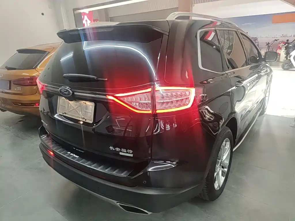 Фото 7 - Ford Edge