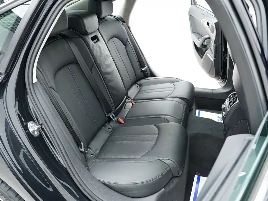 Фото 15 - Audi A6L