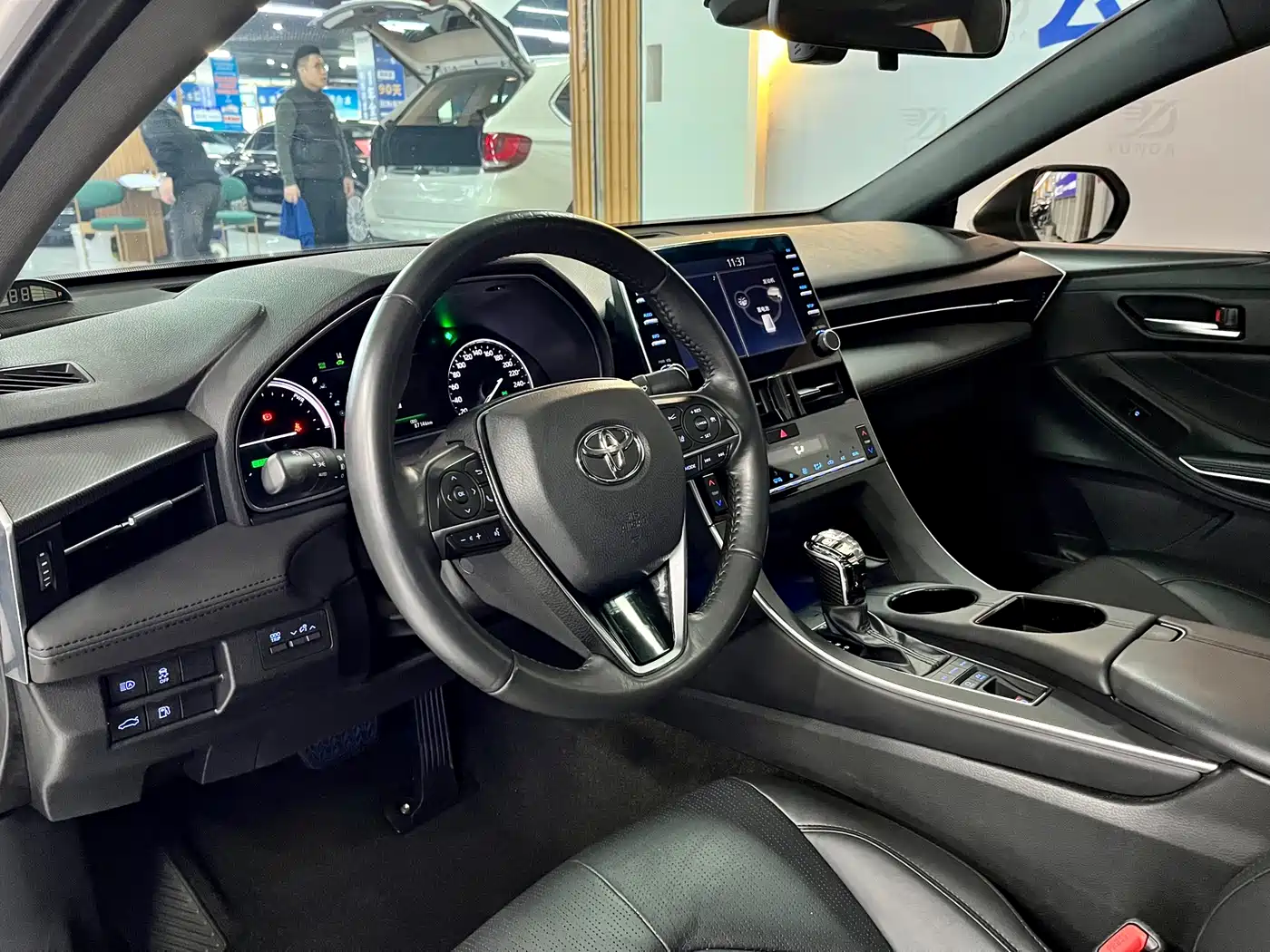 Toyota Avalon 2019 Hybrid 2.5L Luxury Edition China VI фото 8
