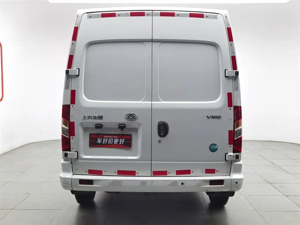 SAIC Maxus Xintu V80 2023 2.0T Manual Classic City Delivery King Short Wheelbase Medium Roof 3 Seats фото 4