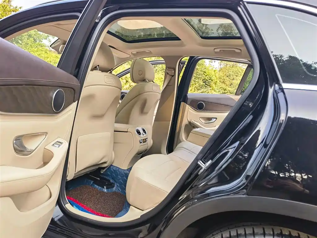 Mercedes-Benz GLC 2018 GLC 300 4MATIC Dynamic фото 10