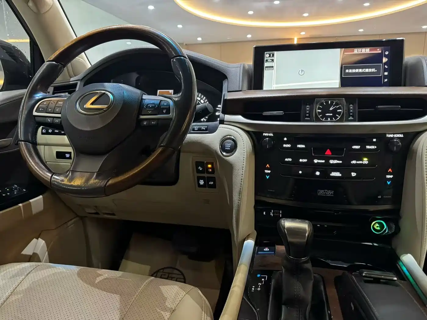 Lexus LX фото 4