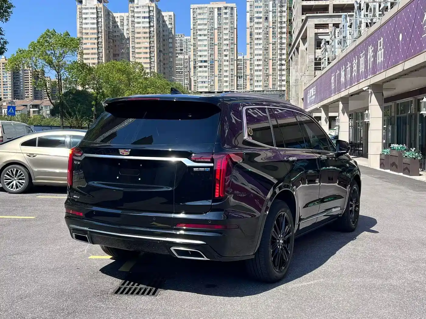 Cadillac XT6 2024 2022 2.0T 6-Seater 4WD Luxury Edition