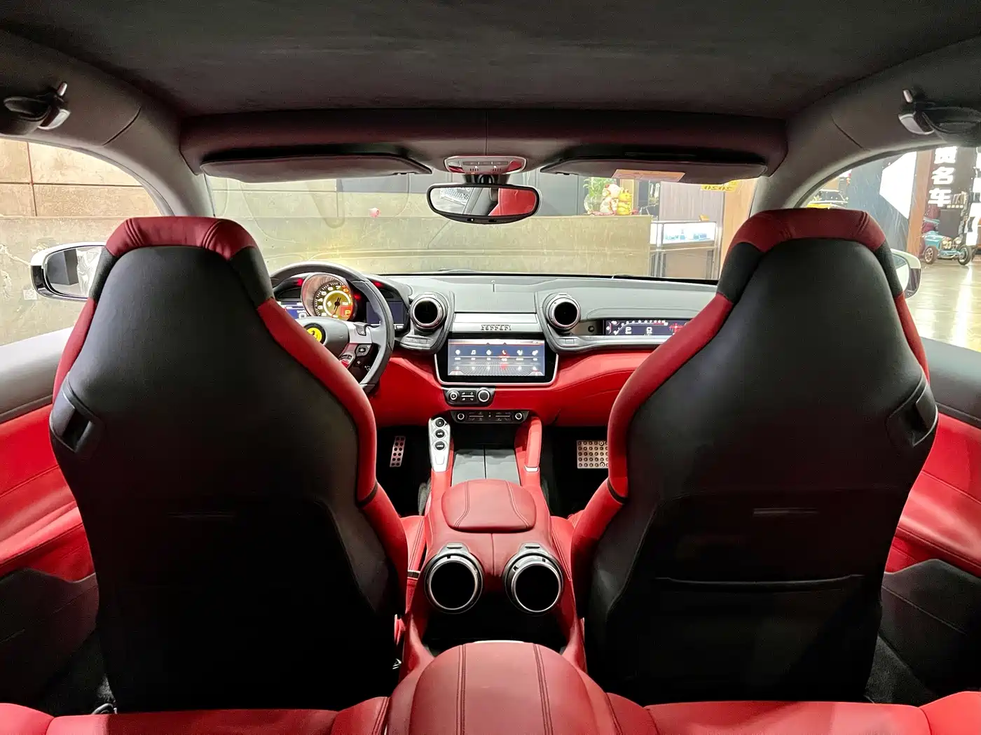 Ferrari GTC4Lusso 2018 2017 3.9T V8