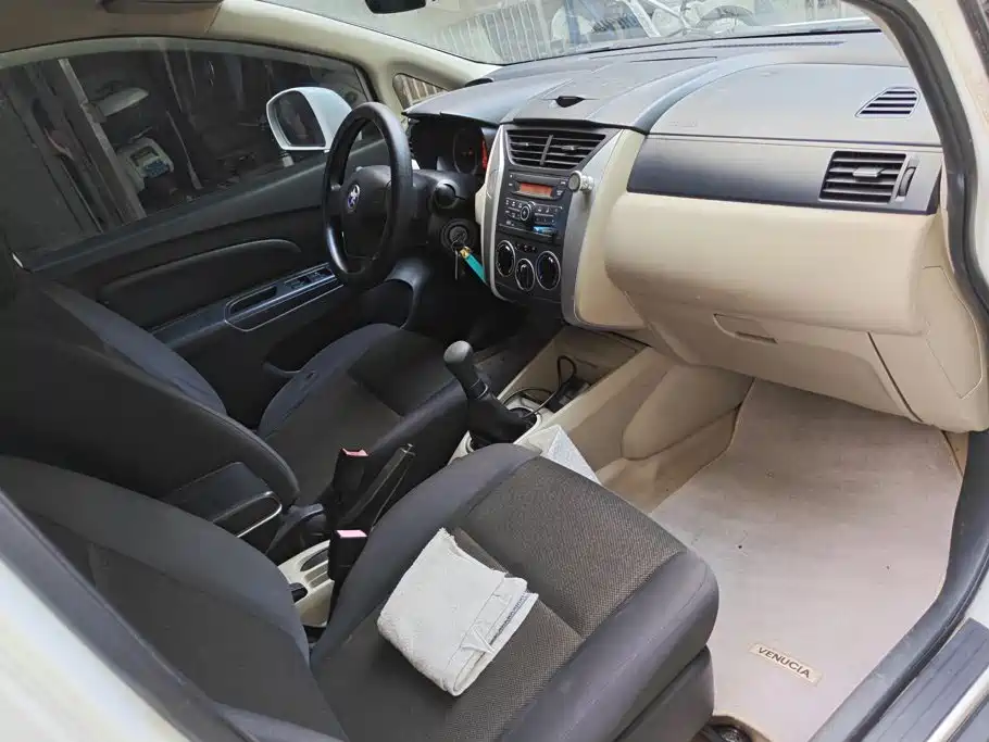Venucia R50 2013 2013 1.6L Manual Fashion