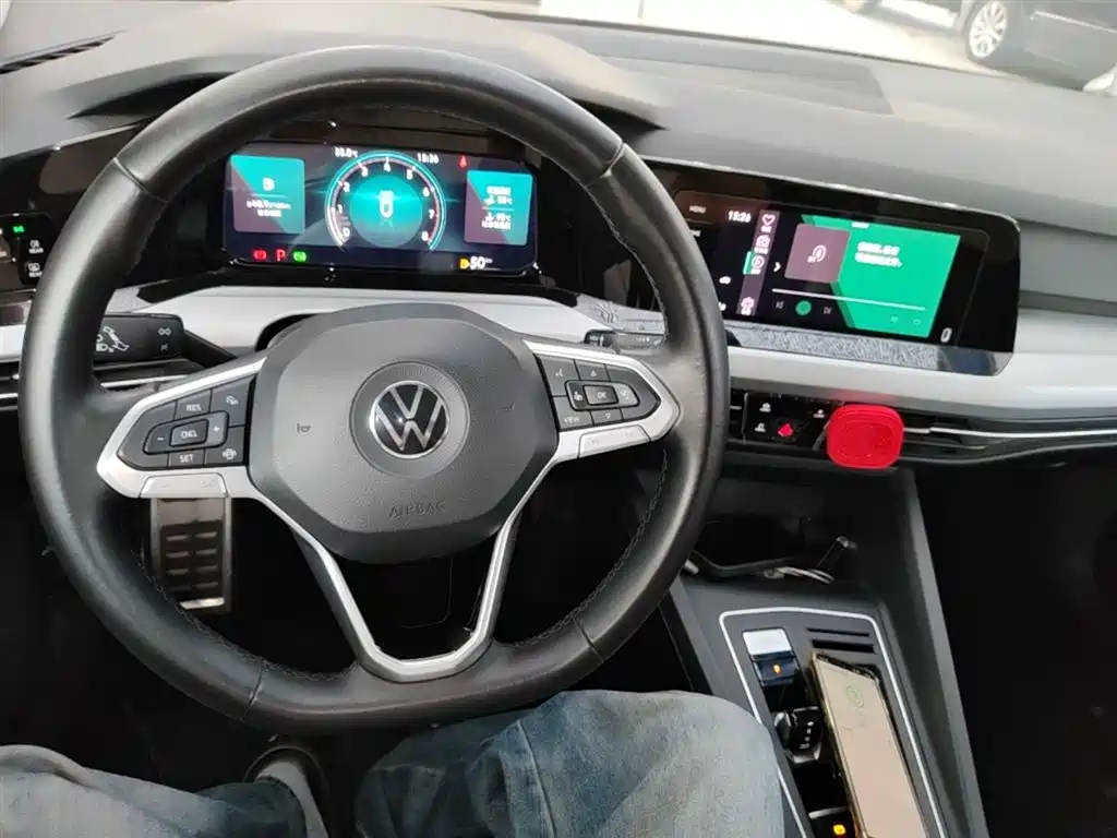 VOLKSWAGEN GOLF