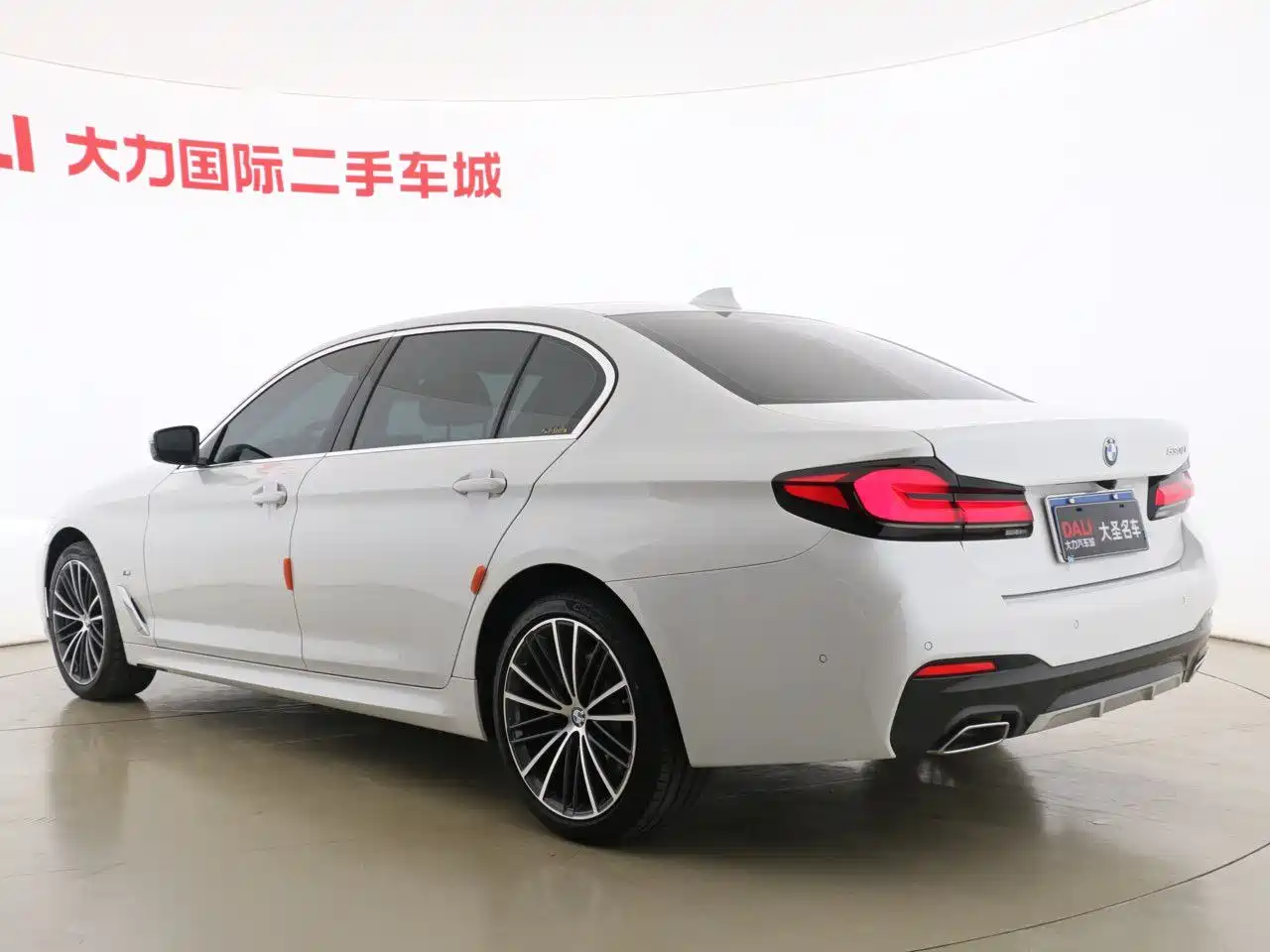 BMW 5 Series 2021 530Li Leading M Sport Package фото 16