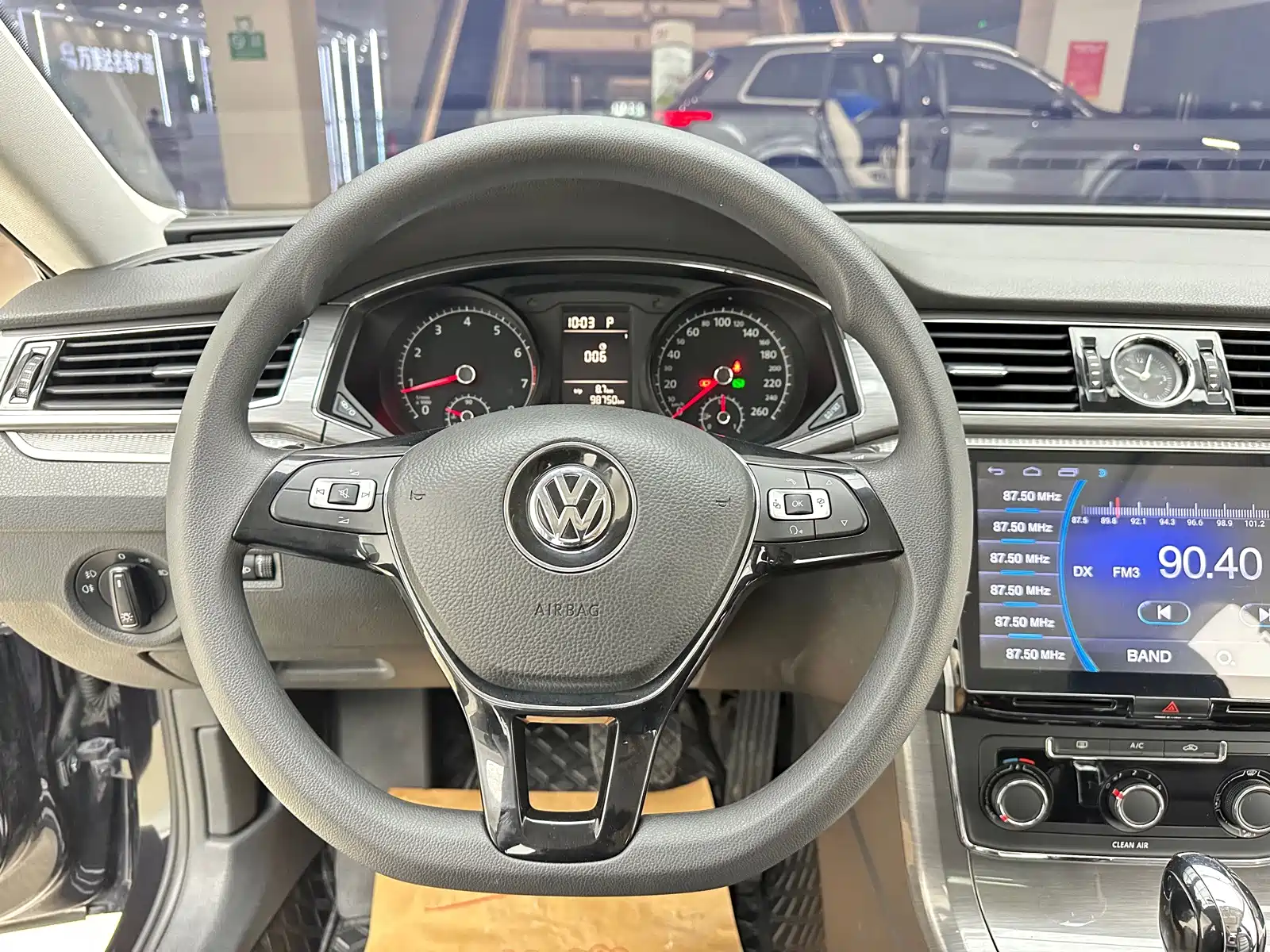 Фото 11 - Volkswagen Passat