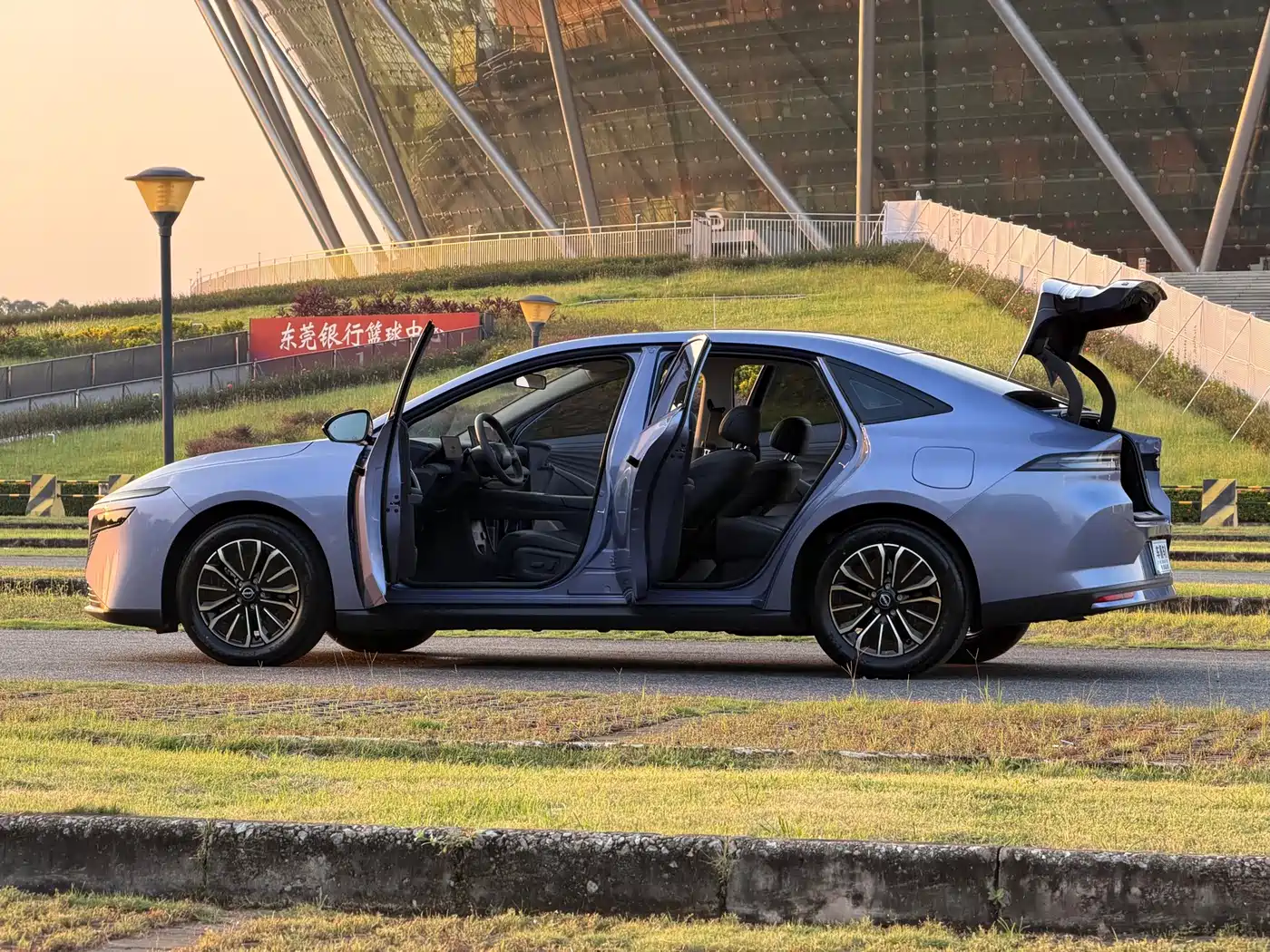 Nissan N6 2025 2025 Mid Configuration