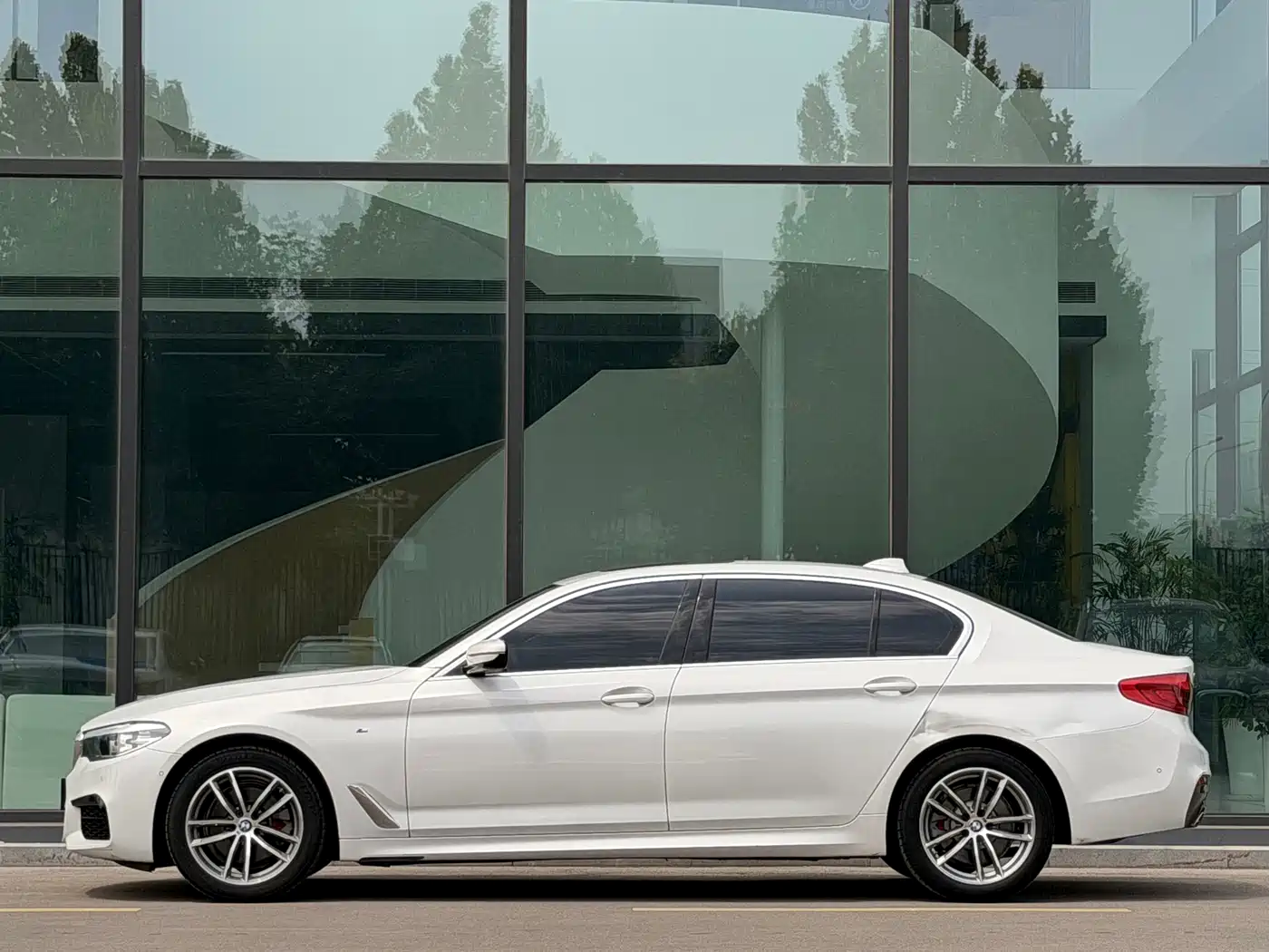 Фото 3 - BMW 5 Series