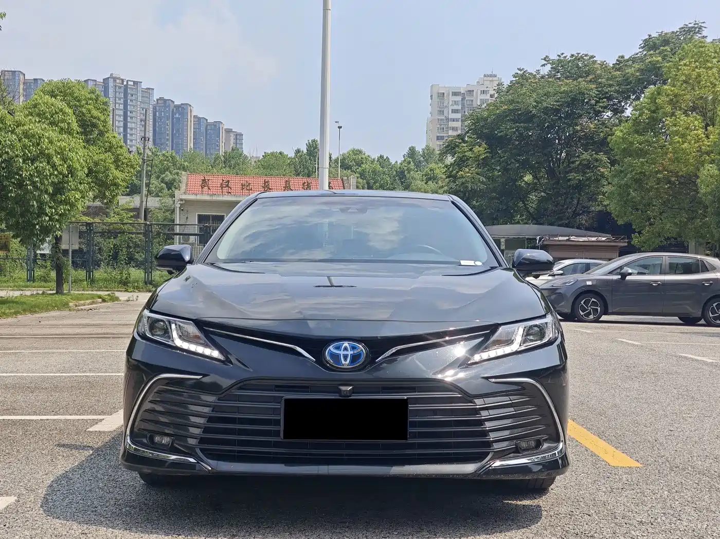 Фото 2 - Toyota Camry