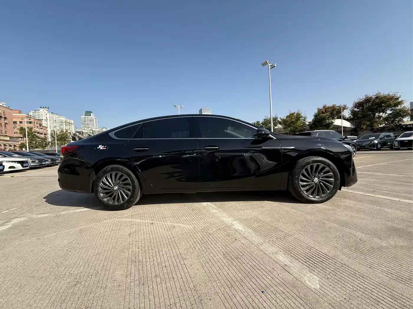 Buick LaCrosse 2025 Model 28T Platinum Edition фото 4