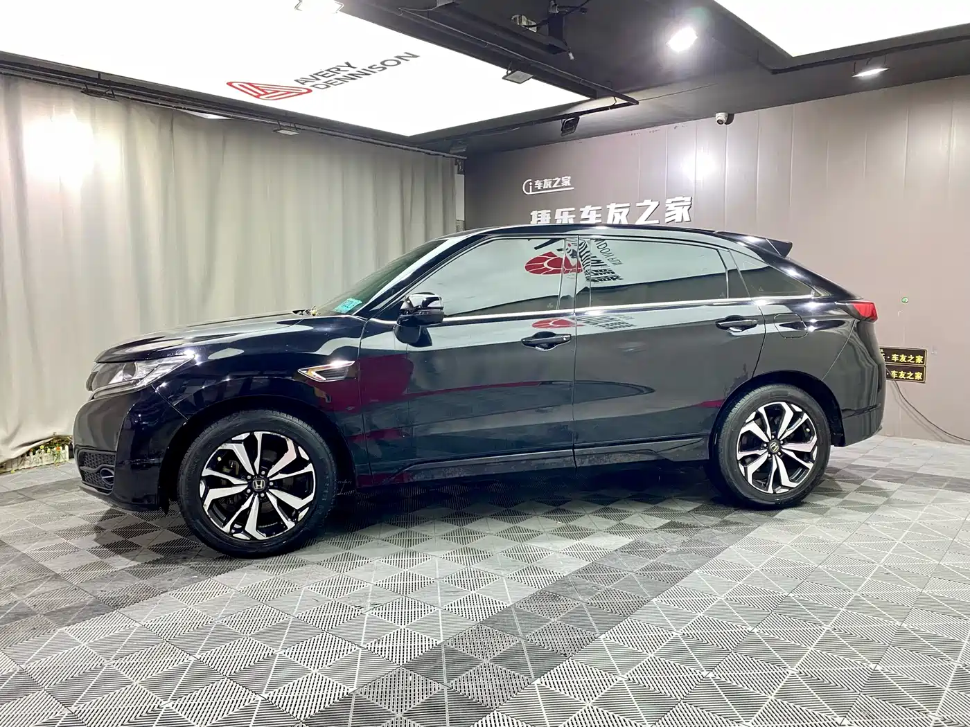 Photo 4 - Honda UR-V
