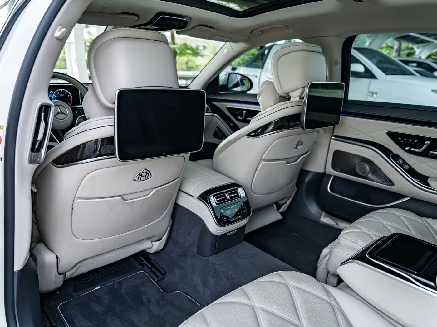 Photo 18 - Mercedes-Benz Maybach S-Class