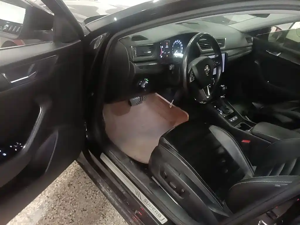 Škoda Superb 2016 TSI330 DSG Smart Edition фото 23