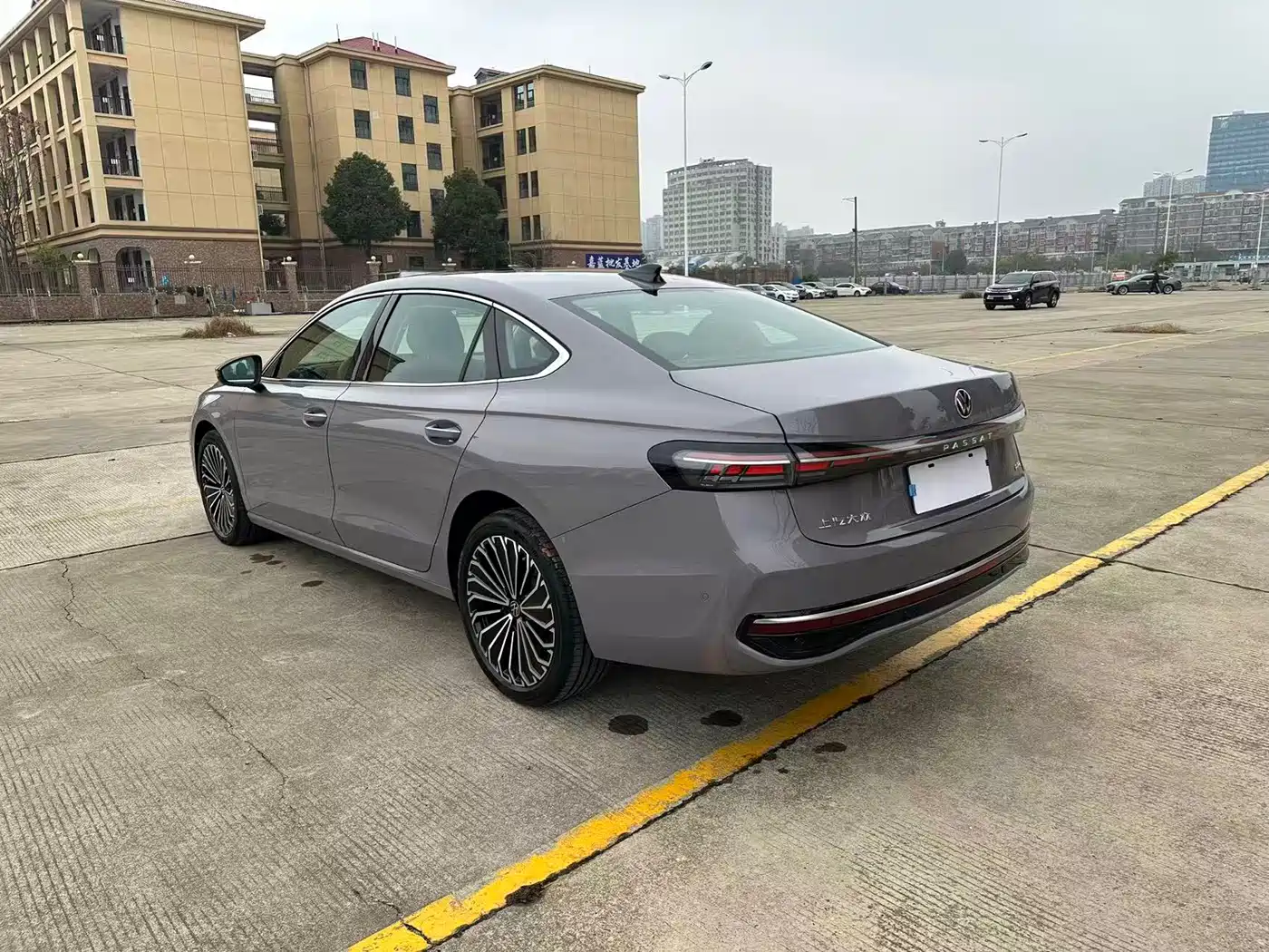 Volkswagen Passat 2025 Outstanding 380TSI Dragon Glory Edition фото 4