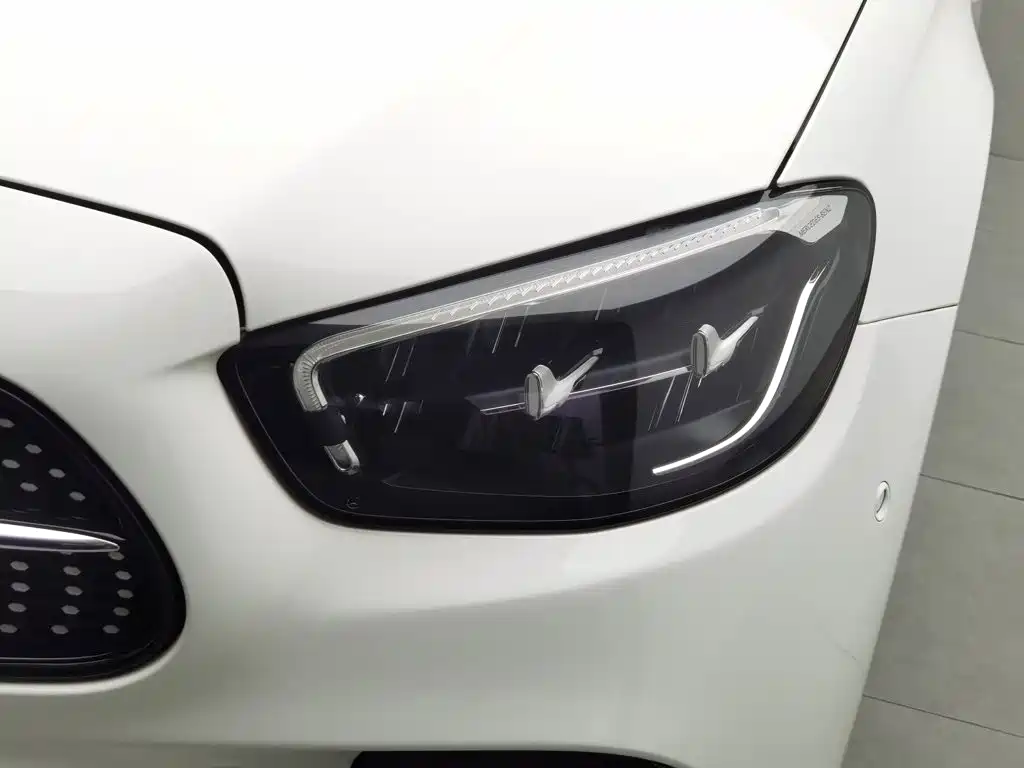 Mercedes-Benz E-Class, миниатюра 7
