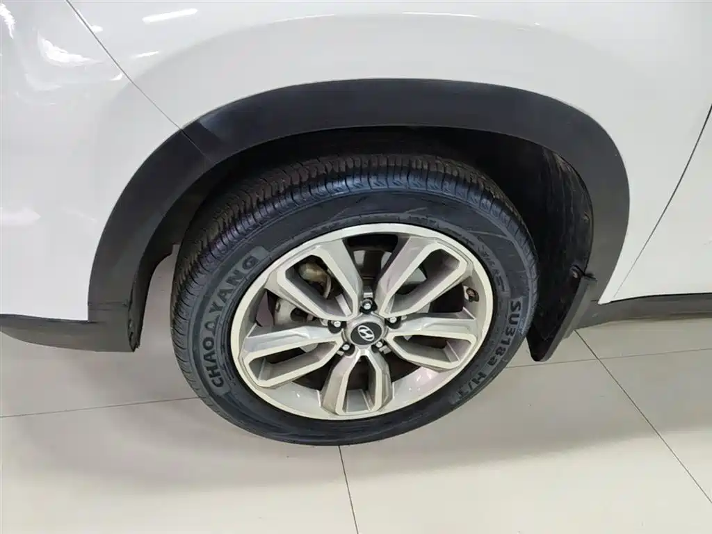 Hyundai Beijing Hyundai ix35 2018 2.0L Automatic 2WD Zhiyong·Enjoyment Edition фото 23