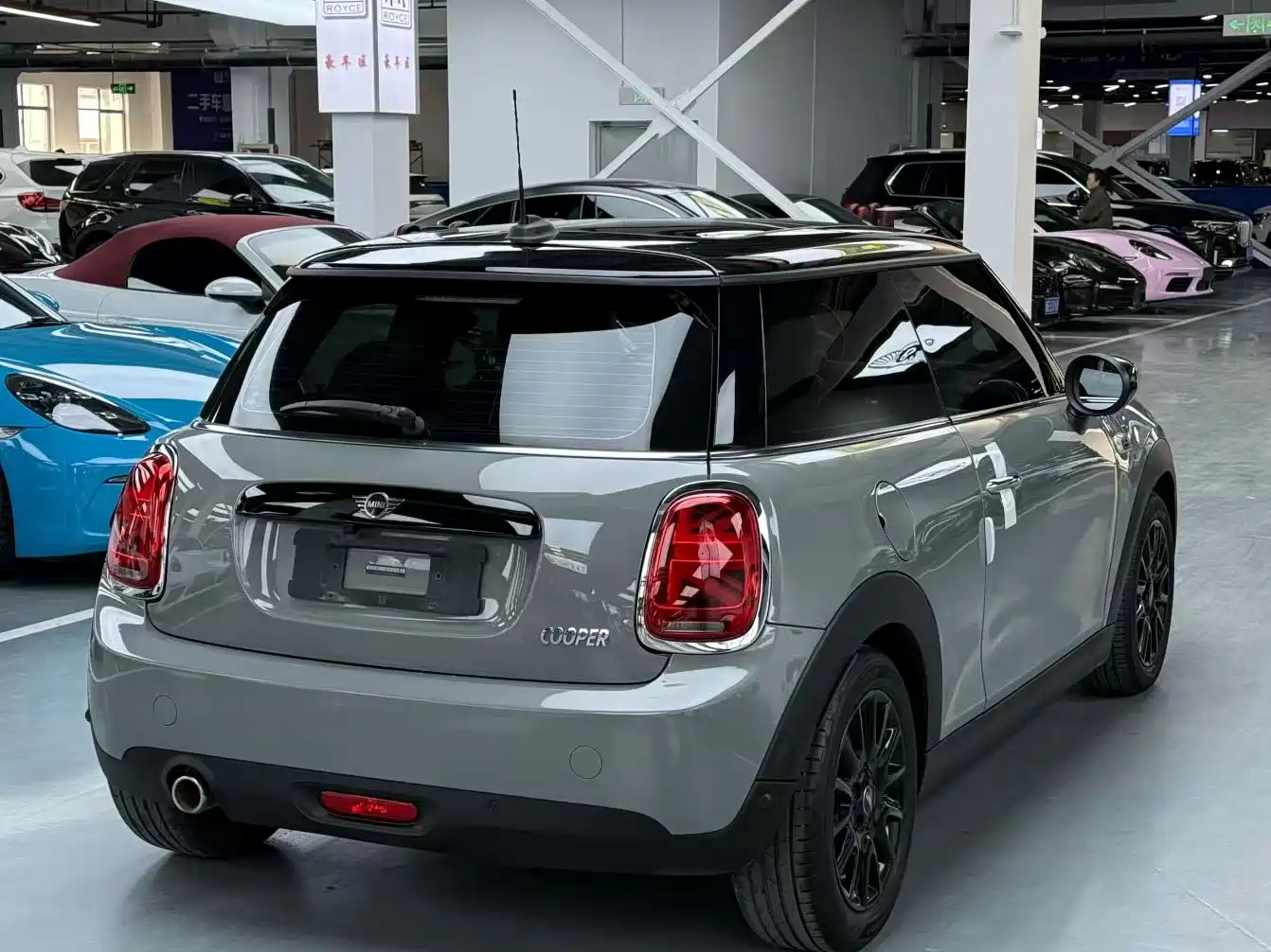 MINI 2020 1.5T COOPER Classic 3-Door Exclusive Edition фото 9