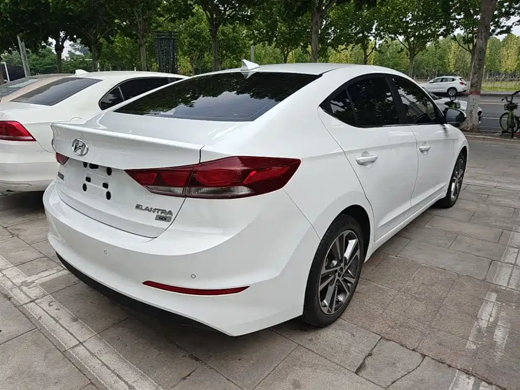 Hyundai Elantra 2016 Model 1.6L Automatic Smart Elite фото 7