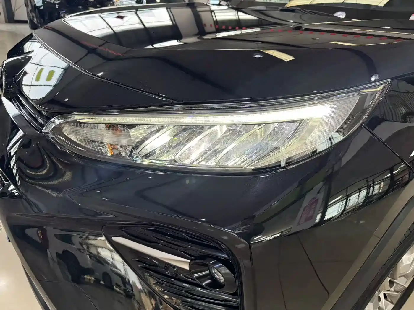Toyota Wildlander 2022 2.0L CVT AWD Luxury Edition фото 8