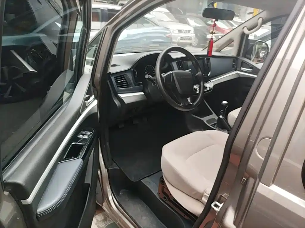 Dongfeng Fengxing Lingzhi 2025 2023 M5L 1.6L Basic 7-seater