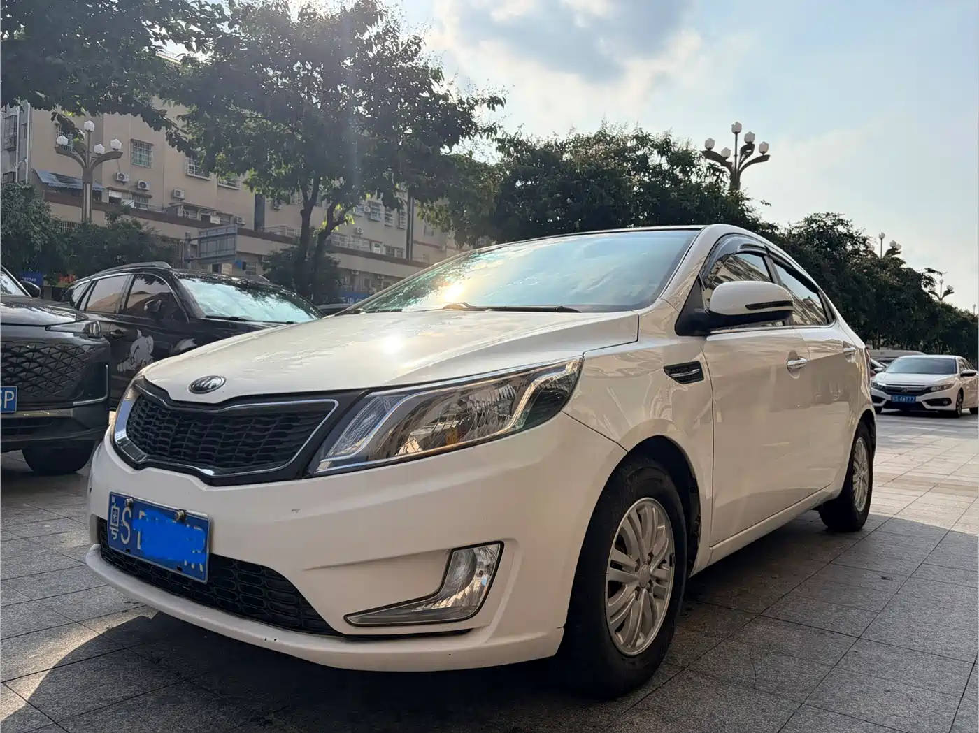 Kia K2 2012 Sedan 1.4L AT Premium ECO Commemorative Edition