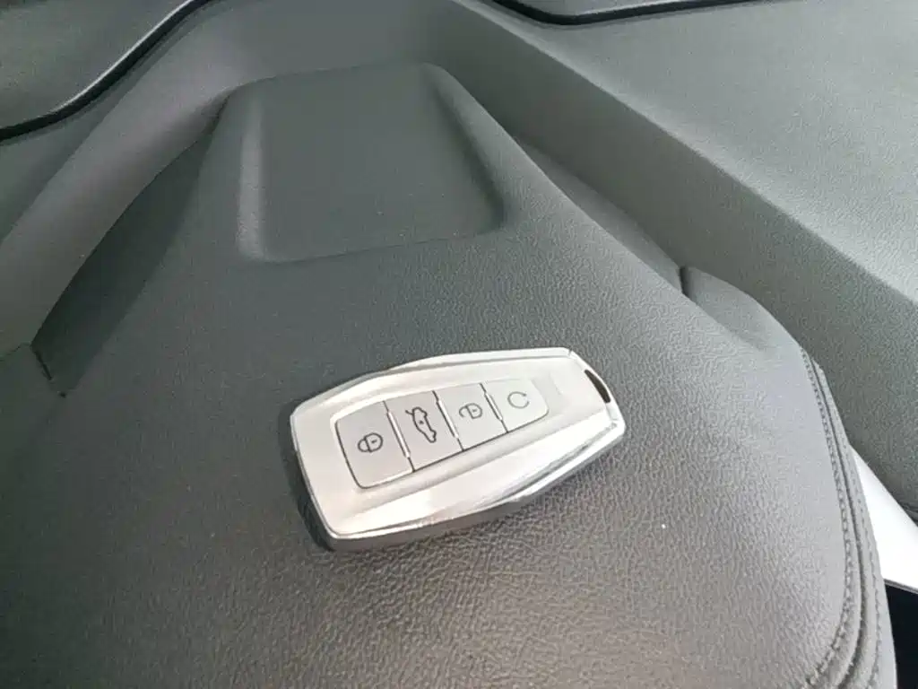 Фото 9 - Geely Binyue