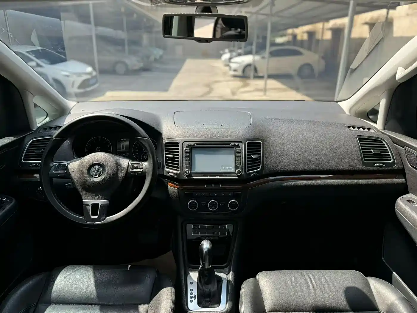 Volkswagen Sharan 2013 1.8TSI Comfort фото 6