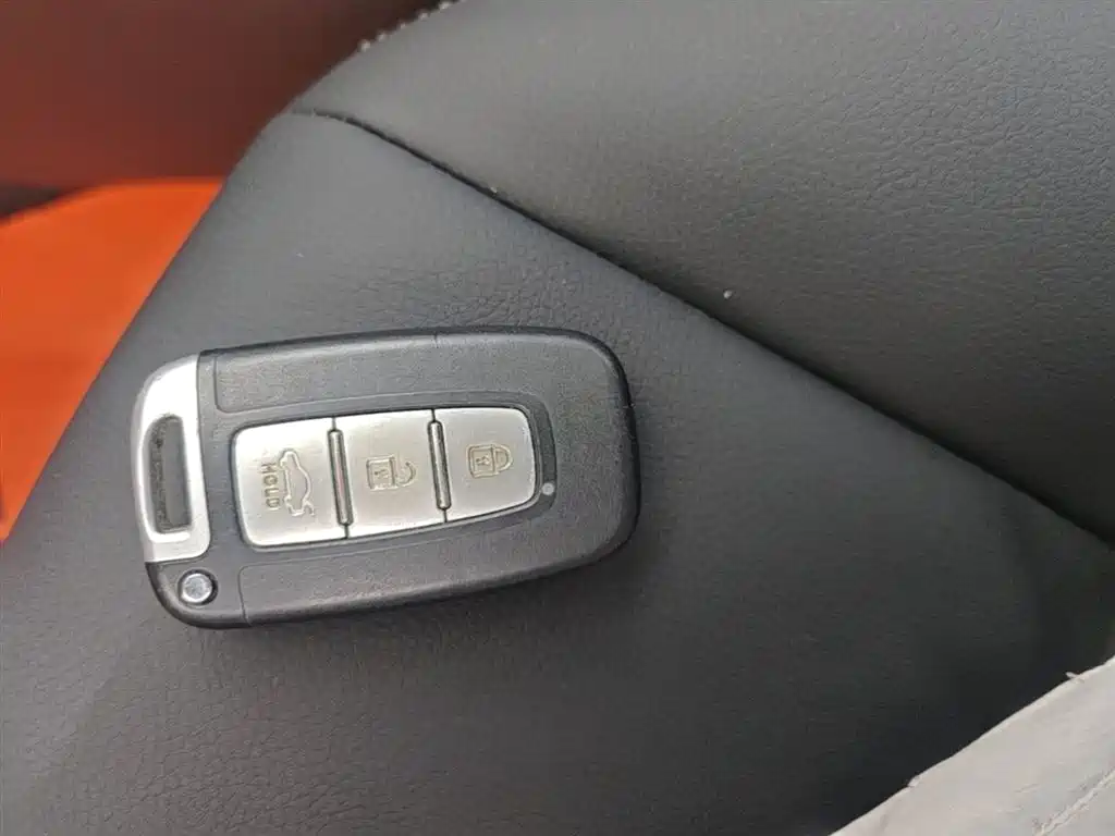 Hyundai Langdong 2013 1.6L Automatic Leading фото 9