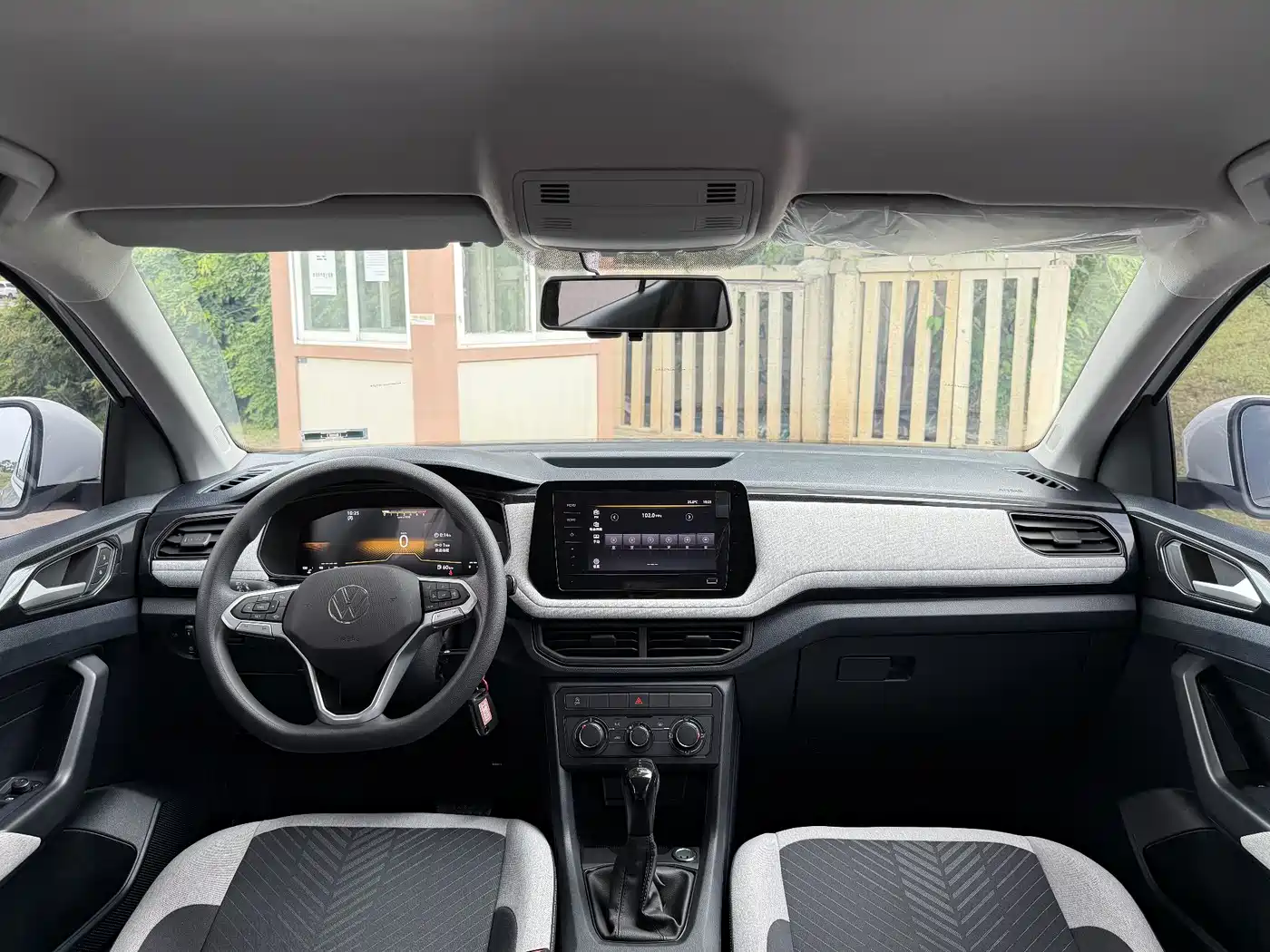 Volkswagen Tharu 2025 Model Rising Star 1.5L Advance Edition фото 4