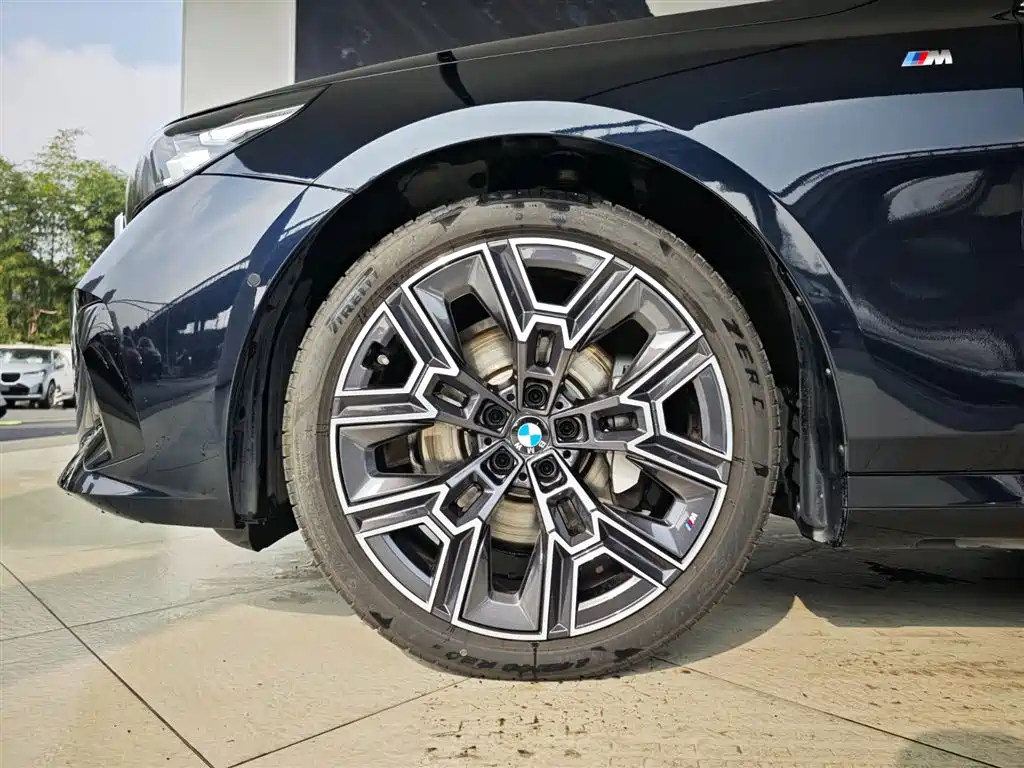 BMW 5 Series 2024 530Li Premium M Sport Package фото 17