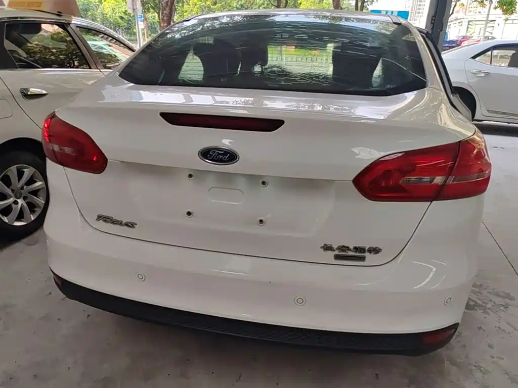 Фото 6 - Ford Focus