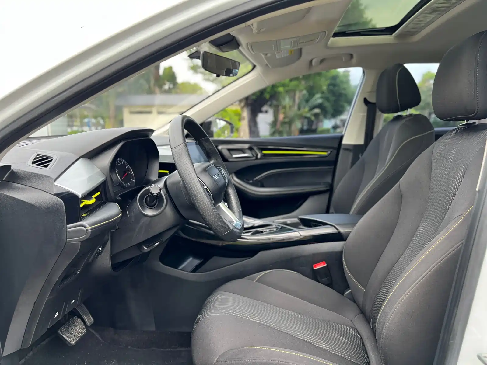 Фото 8 - Roewe i5