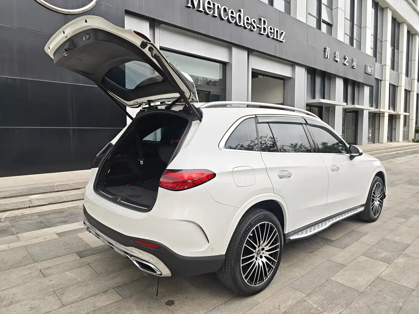 Photo 5 - Mercedes-Benz GLC