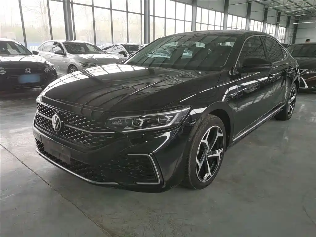 Volkswagen Passat 2023 330TSI Starlight Luxury Edition
