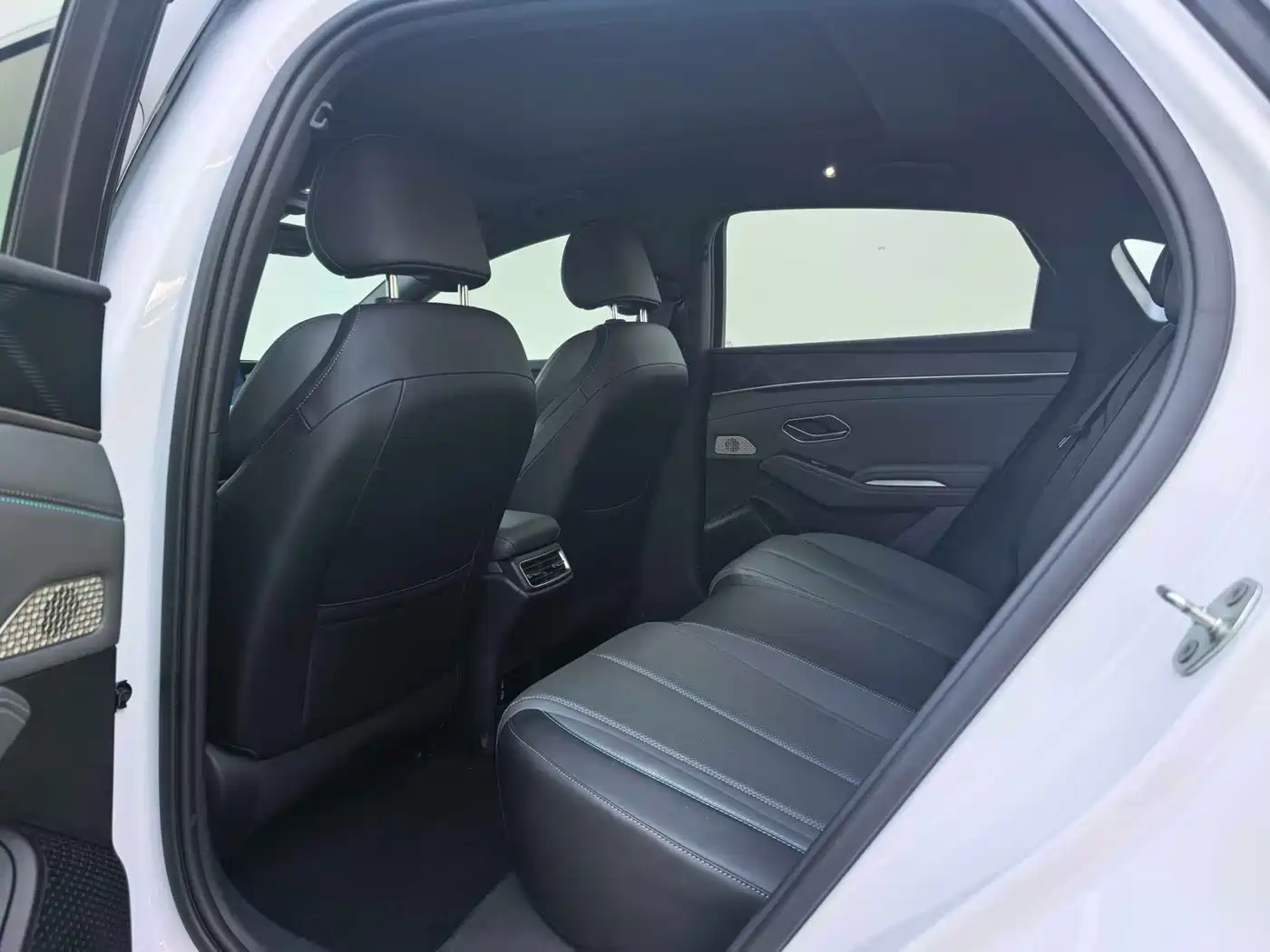 BYD Qin L 2025 DM-i Smart Drive 80KM Premium фото 6