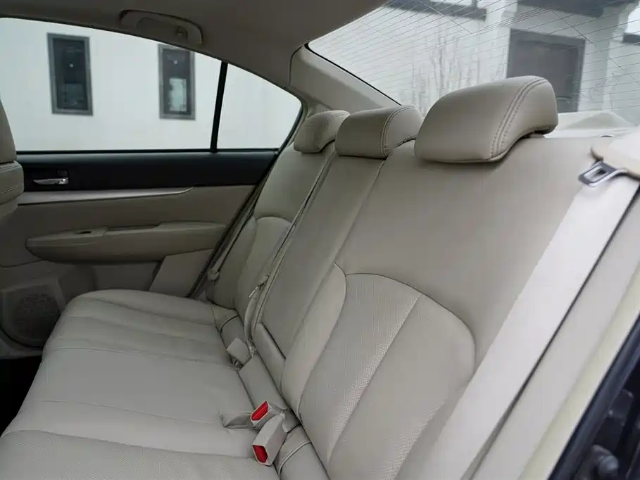 Subaru Legacy 2010 Model 2.0i Luxury фото 38
