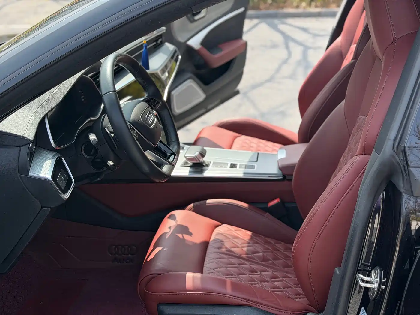 Audi A7L 2024 45 TFSI quattro S-line Black Warrior Edition фото 9
