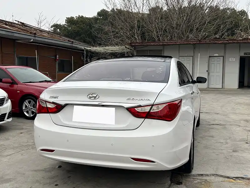Hyundai Sonata 2011 2.0L Auto Supreme Edition фото 12