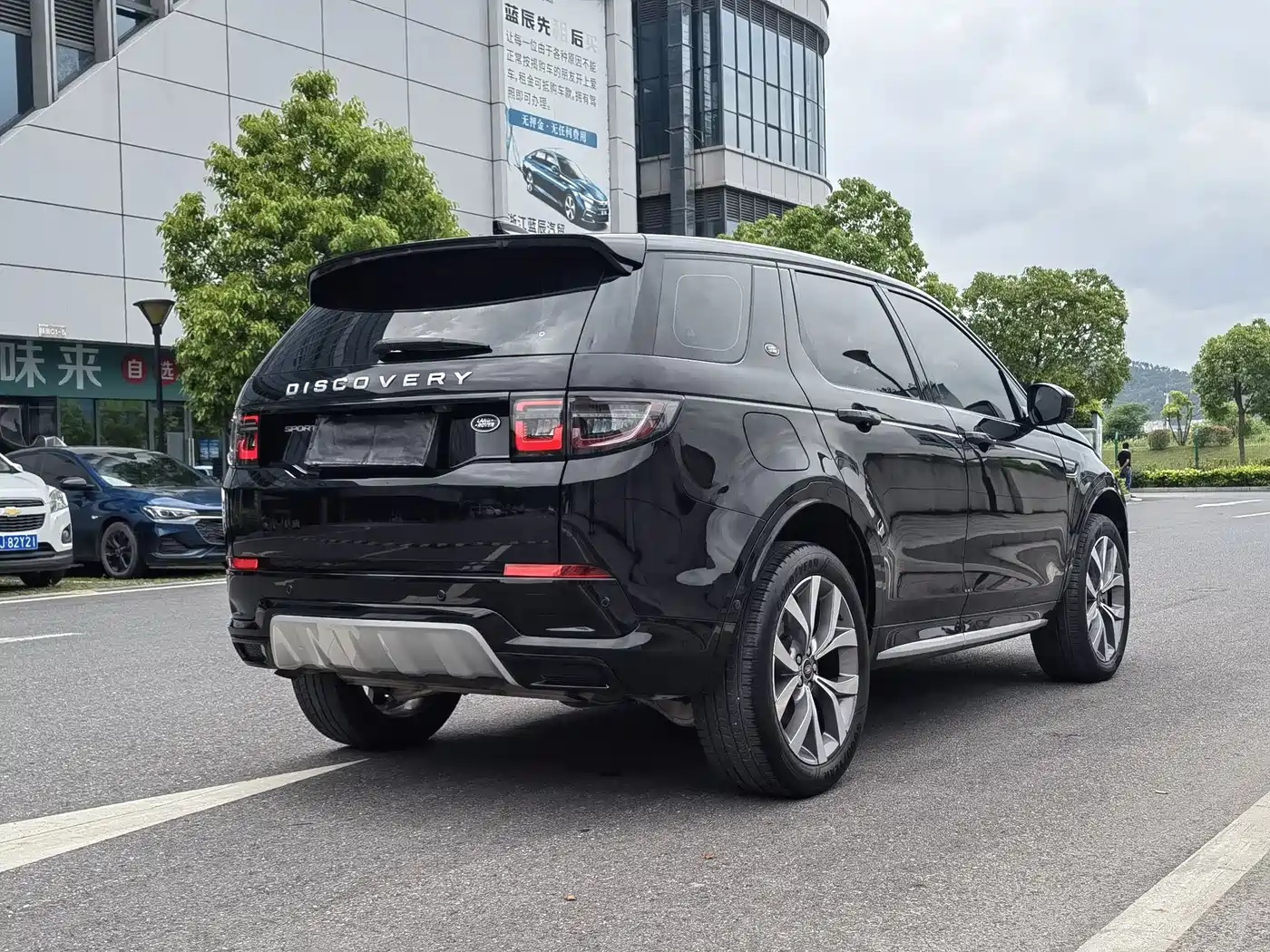Land Rover Discovery Sport 2024 Luxury Custom Edition фото 5