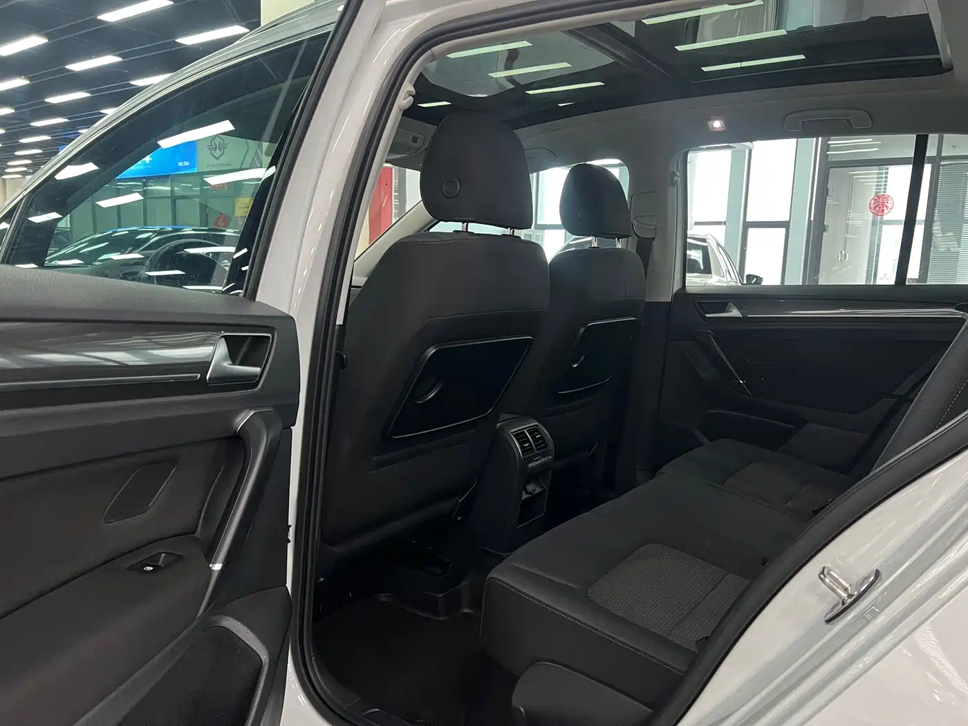 Volkswagen Golf Sportsvan 2016 230TSI Automatic Progressive фото 5
