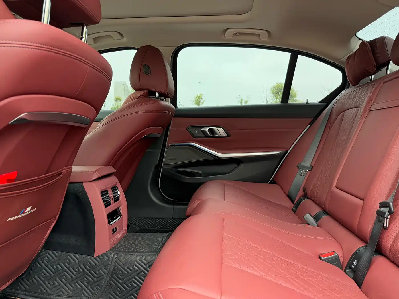 BMW 3 Series 2024 325Li M Sport Shadowline Package фото 11