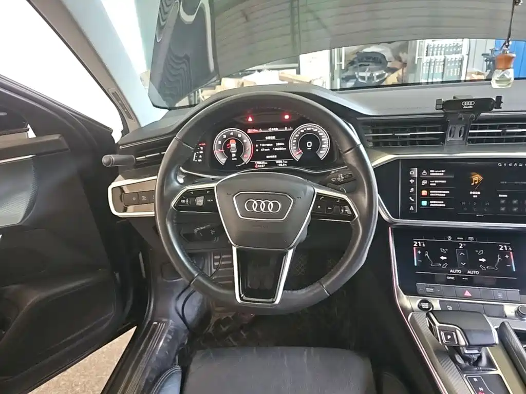 Фото 11 - Audi A6L