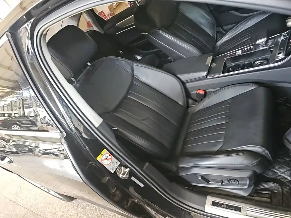 Фото 25 - Audi A6L