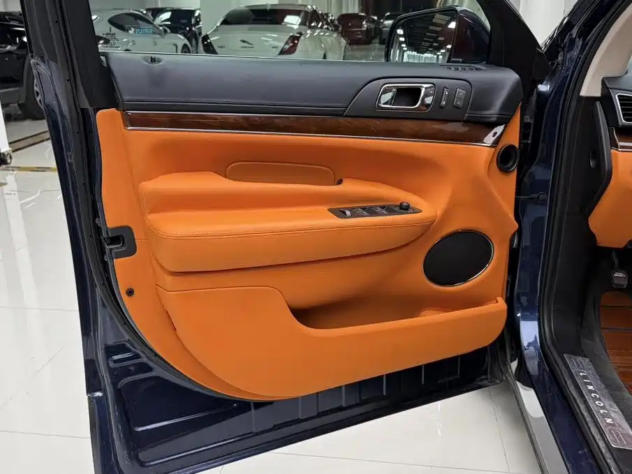 Lincoln MKT 2013