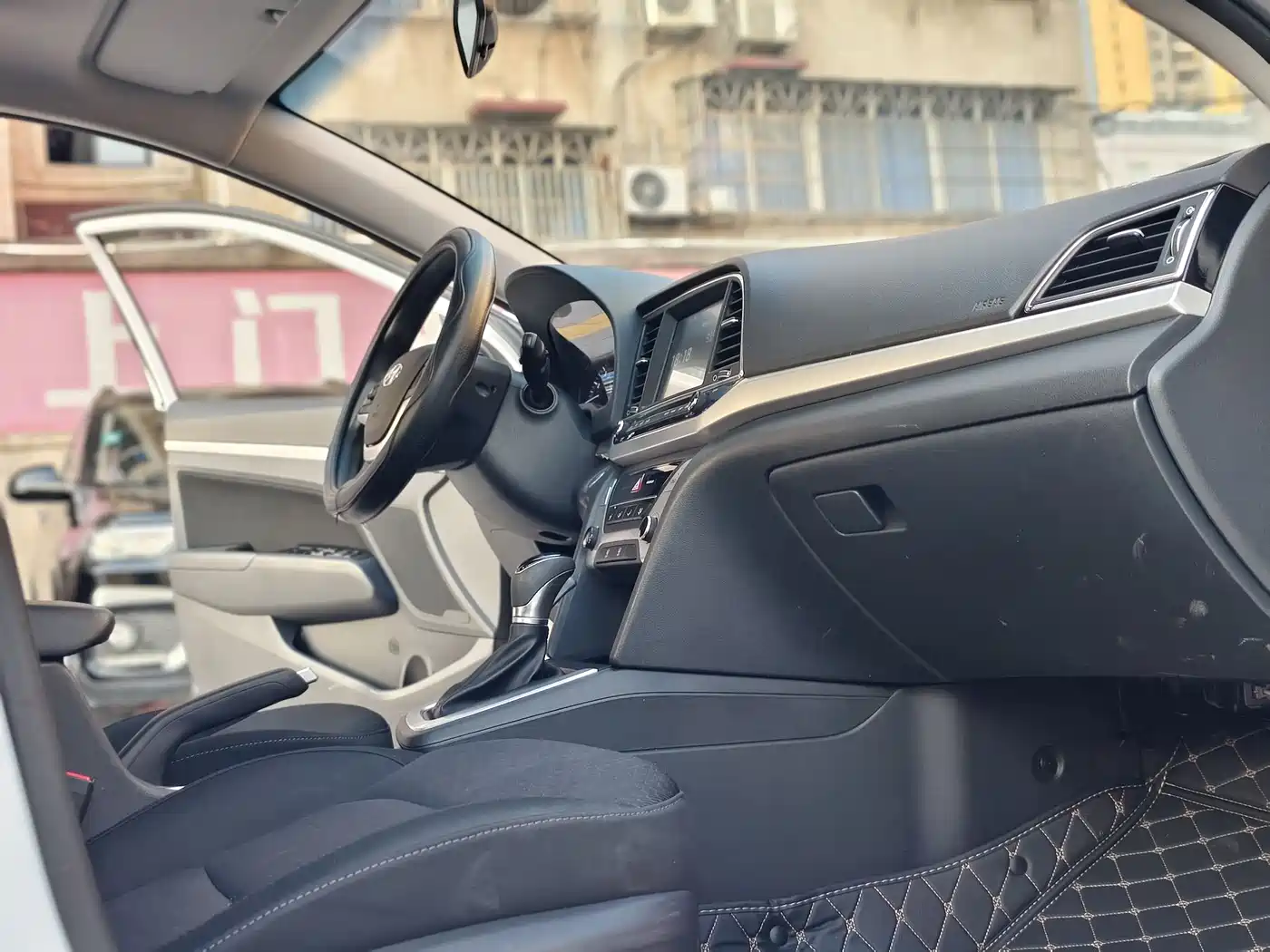 Hyundai Elantra 2016 Model 1.6L Automatic Smart Elite фото 13