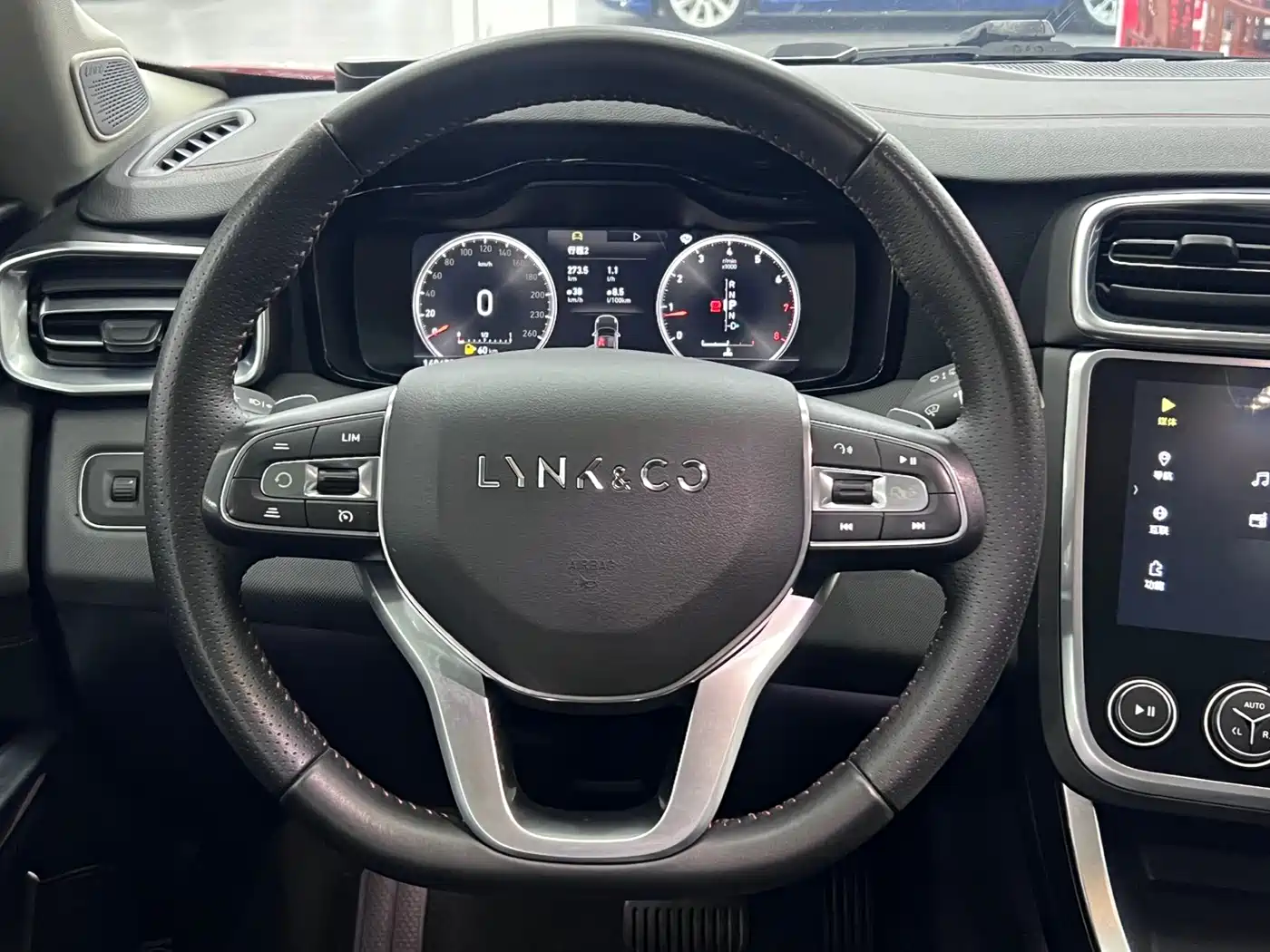 Lynk & Co 01 2017 2.0T AWD Pro фото 14