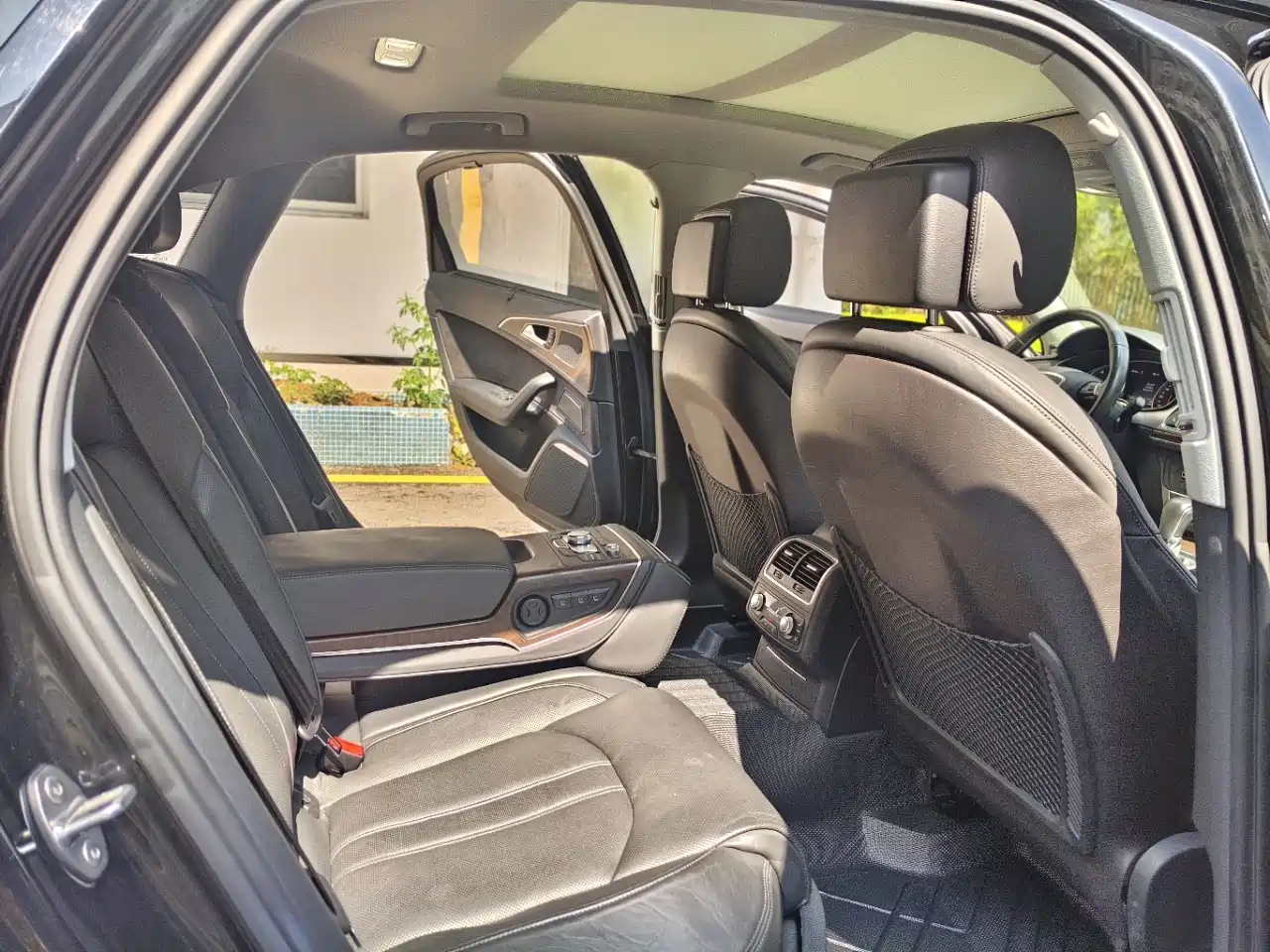 Фото 9 - Audi A6L