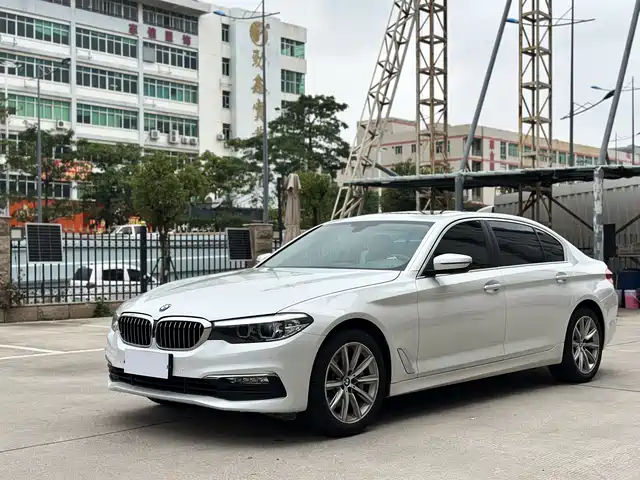 BMW 5 SERIES